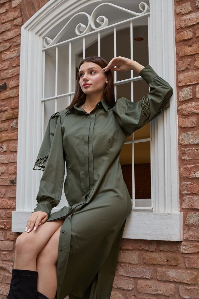 Kolları Beyaz İşli Cotton Elbise