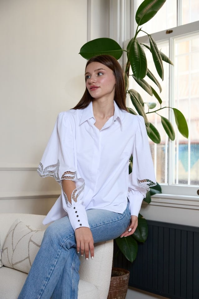 Kolları Beyaz İşli Cotton Gömlek
