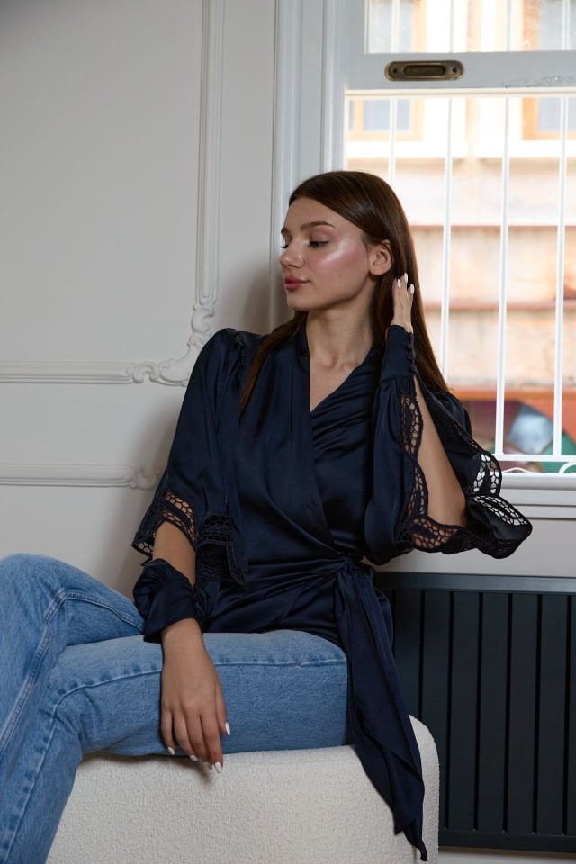 İpek Saten Kolları Beyaz İş Kruvaze Gömlek