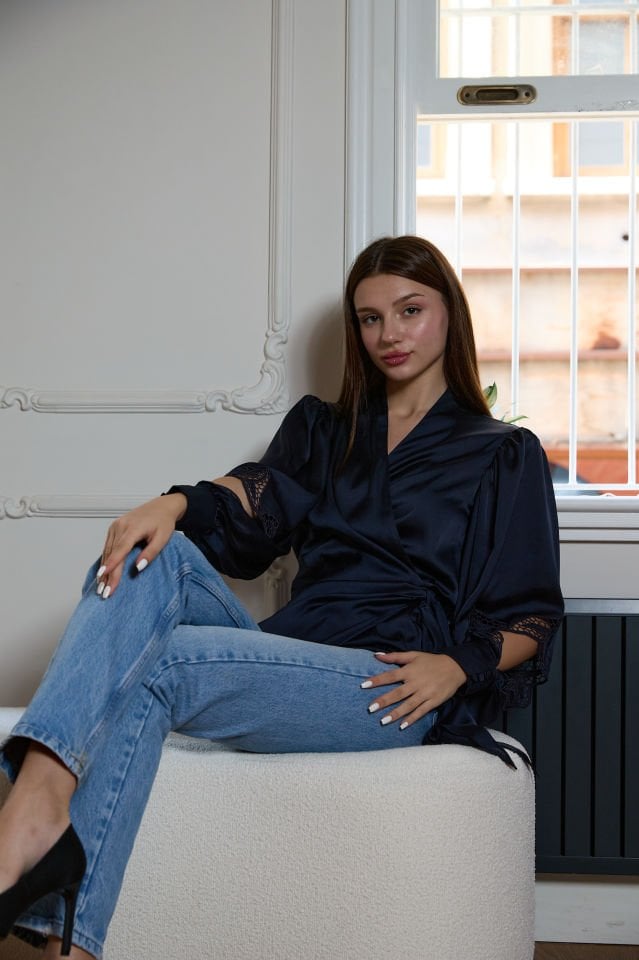 İpek Saten Kolları Beyaz İş Kruvaze Gömlek