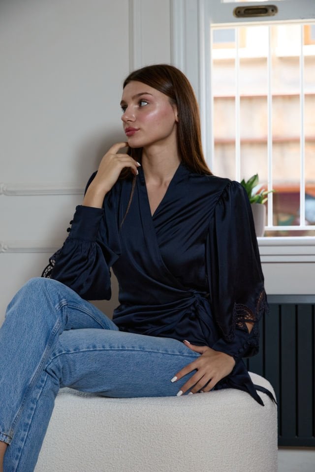 İpek Saten Kolları Beyaz İş Kruvaze Gömlek