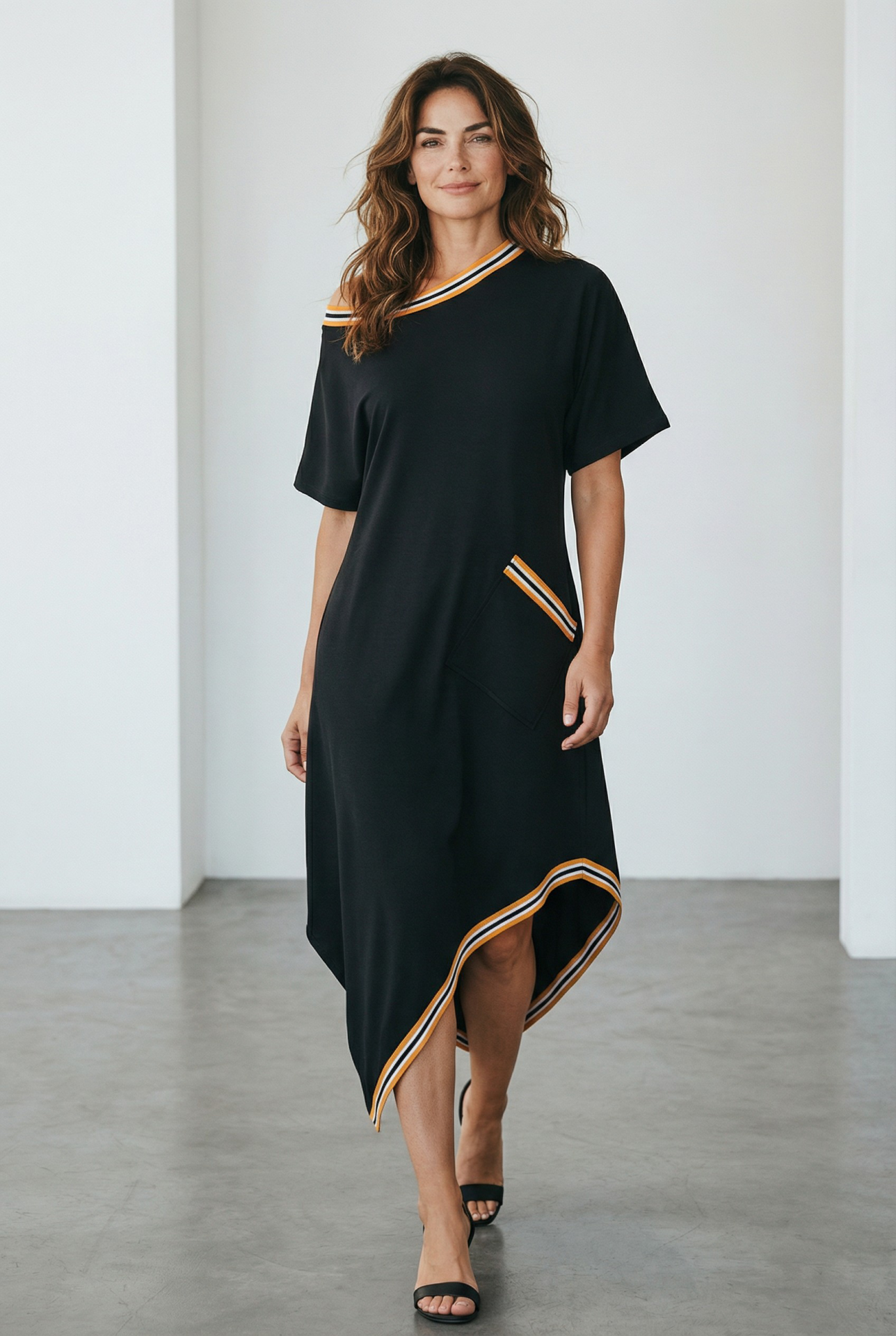 OMUZ DETAY RİBANA ELBİSE